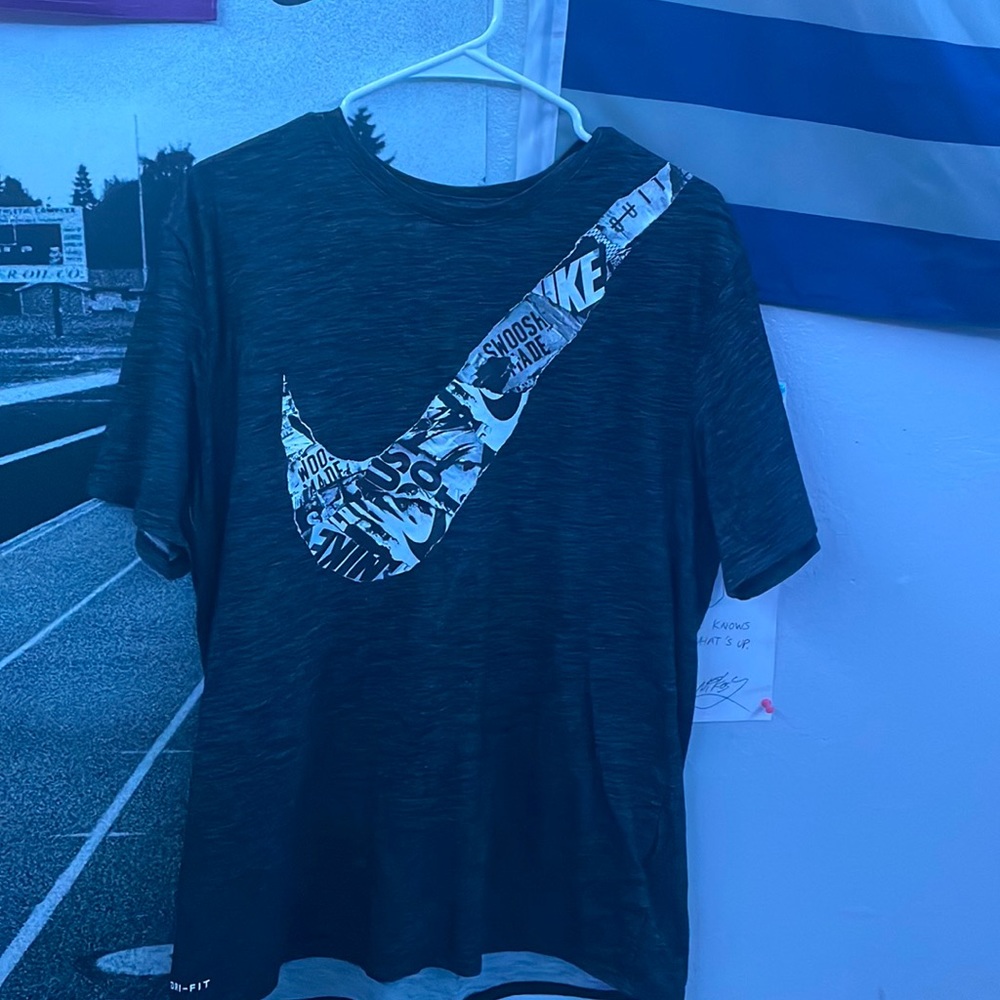 new nike shirt never worn